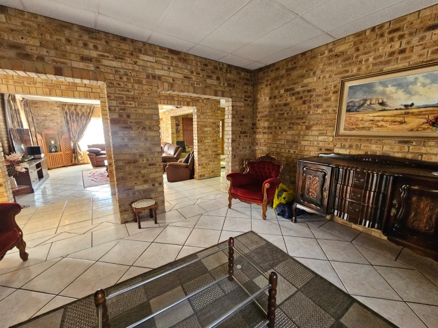 4 Bedroom Property for Sale in Jim Fouchepark Free State